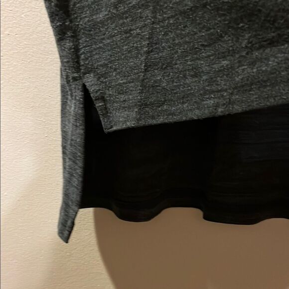 Nike Women's Black Short Sleeve Tee - Picture 4 of 8